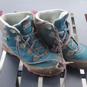 Ahnu womens hiking boot